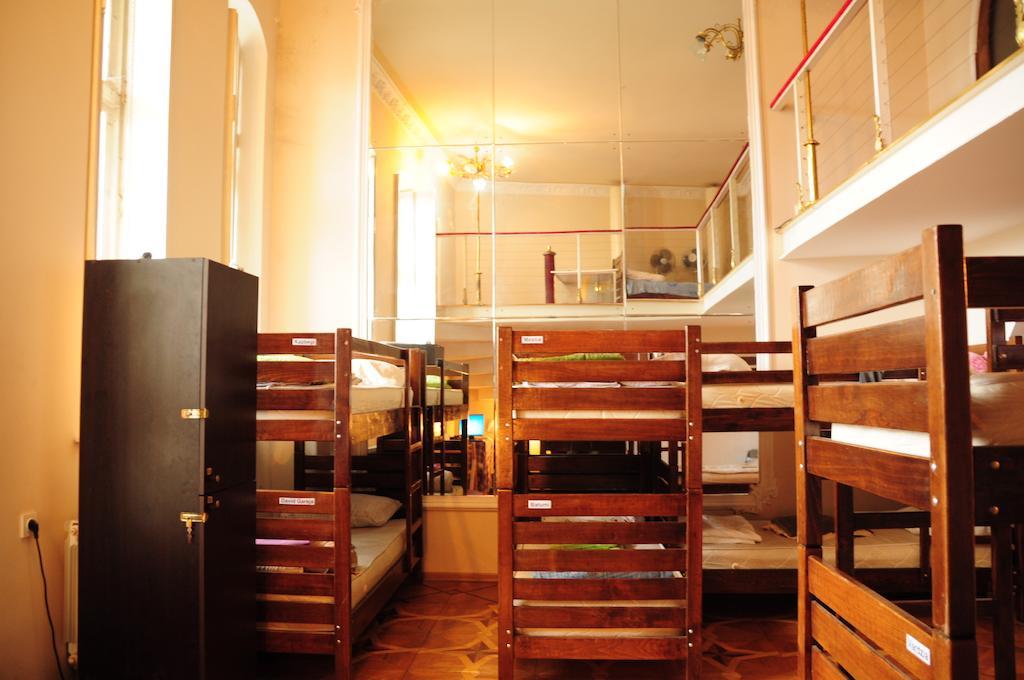 Tbilisi Friends Hostel Rum bild